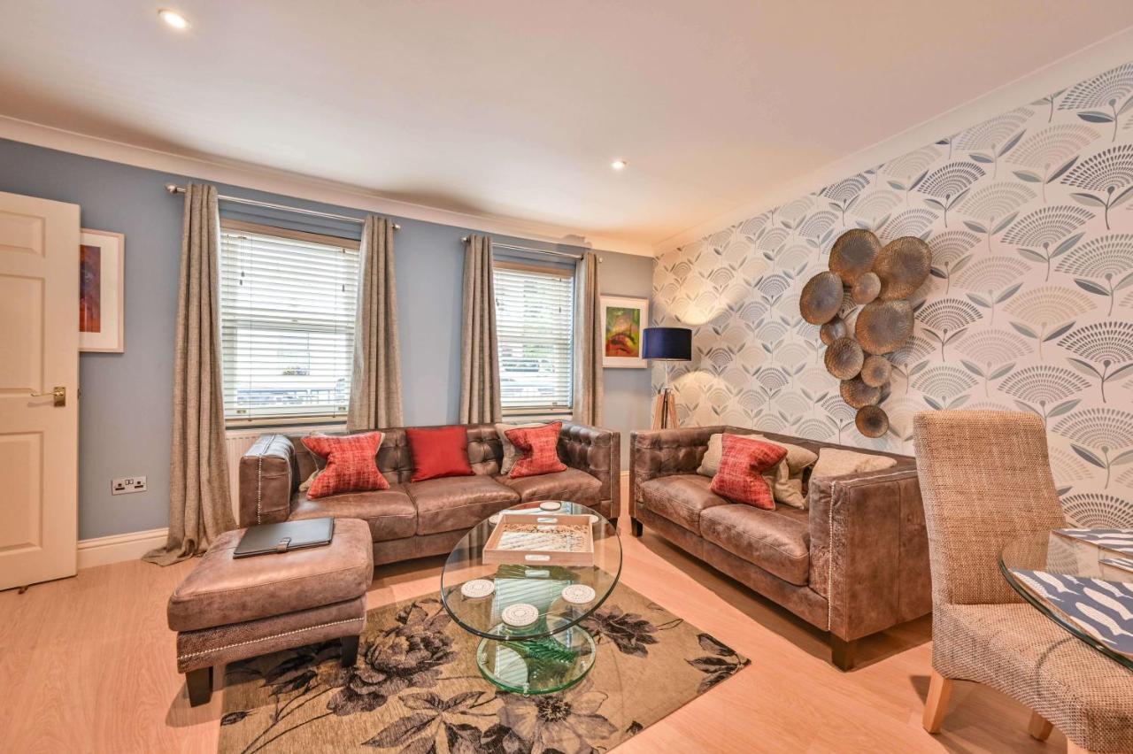 Lisburne Place - Luxury Three Bedroom Town House Holiday home *